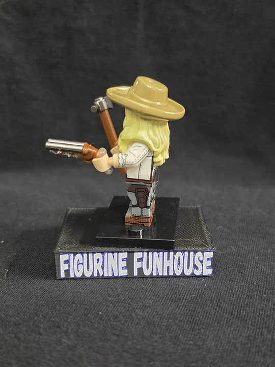 Sadie Adler / Red Dead Redemption 2 / Hatchet / Minifigure / LEGO Compatible